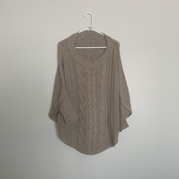 Poncho - Picture 1 of 4